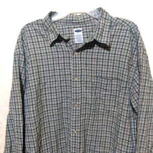 Old Navy long sleeve gray and green plaid button up shirt size large